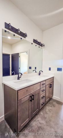 84 Reagan Drive, Eufaula, OK 74432