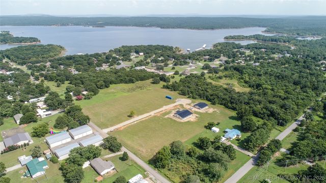 84 Reagan Drive, Eufaula, OK 74432