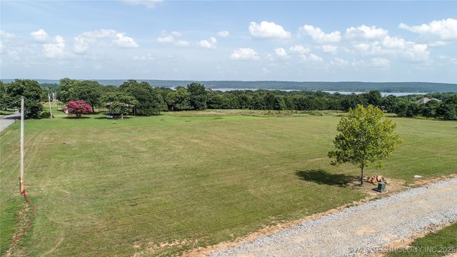 84 Reagan Drive, Eufaula, OK 74432