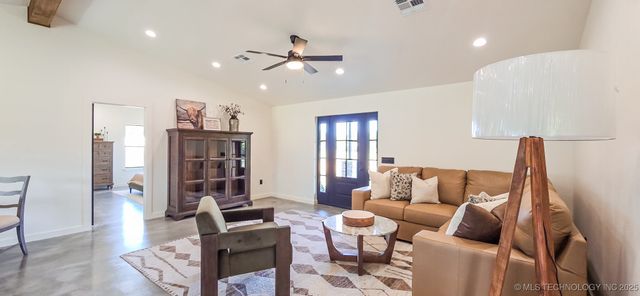 84 Reagan Drive, Eufaula, OK 74432