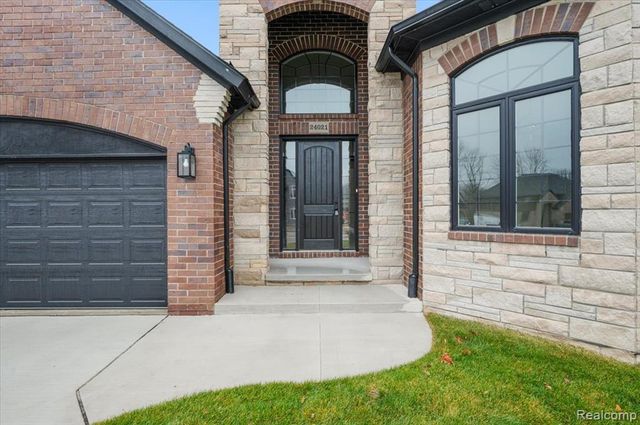 24021 Sawgrass Drive, Macomb, MI 48042