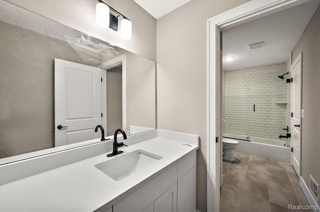 24021 Sawgrass Drive, Macomb, MI 48042