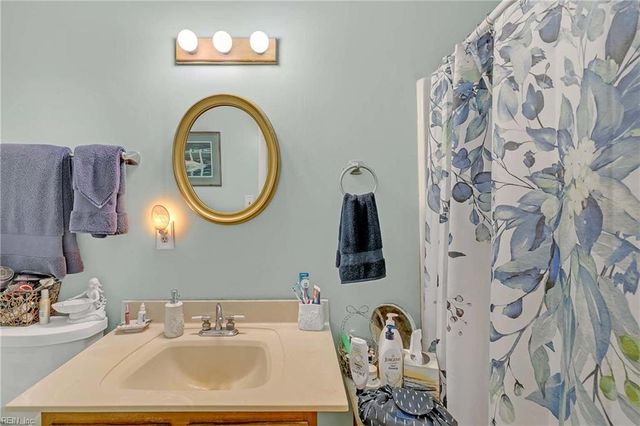 6592 Lake View DR, Gloucester, VA 23061