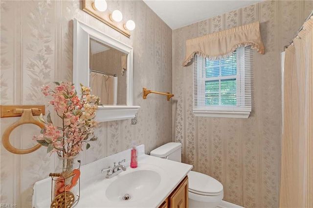 6592 Lake View DR, Gloucester, VA 23061
