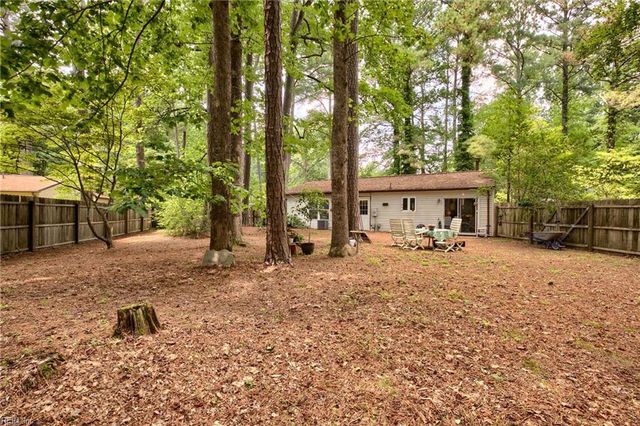 6592 Lake View DR, Gloucester, VA 23061