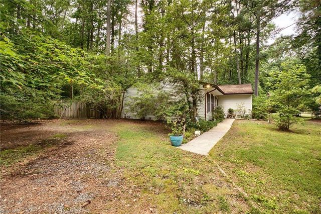 6592 Lake View DR, Gloucester, VA 23061