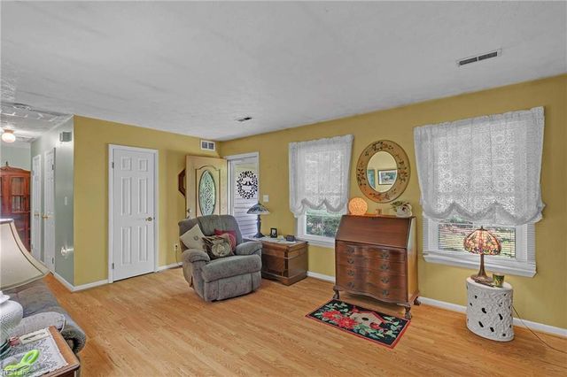 6592 Lake View DR, Gloucester, VA 23061
