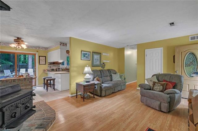 6592 Lake View DR, Gloucester, VA 23061
