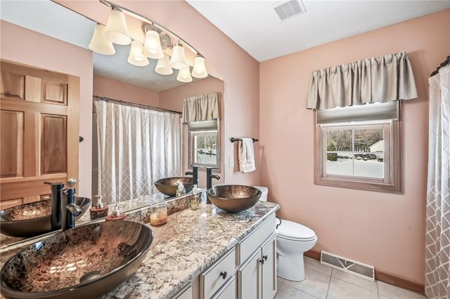 3733 Cornell Dr., Hermitage, PA 16148