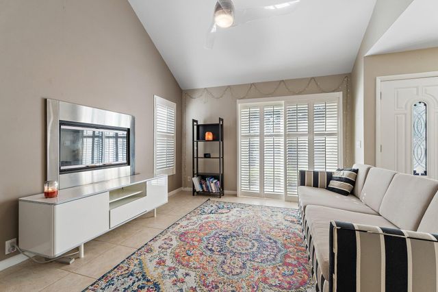 9199 Green Meadows Way, Palm Beach Gardens, FL 33418