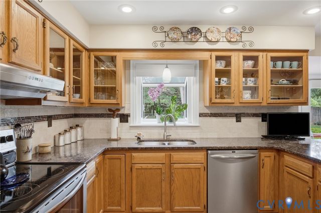 8305 Dove Hollow Pl, Glen Allen, VA 23060