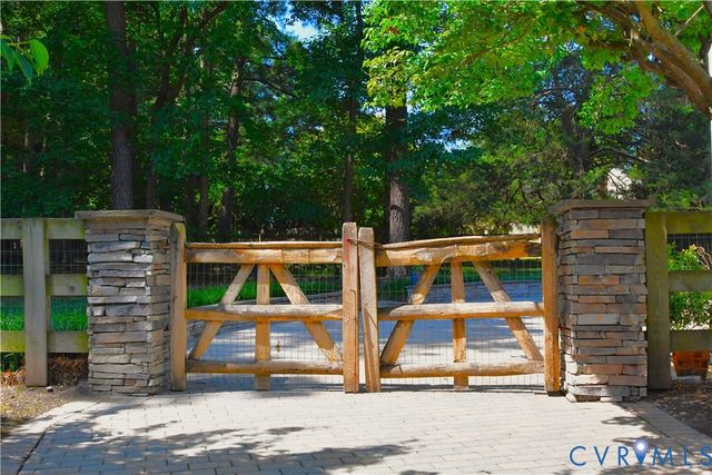 8305 Dove Hollow Pl, Glen Allen, VA 23060