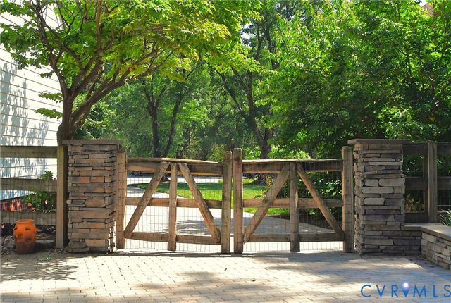 8305 Dove Hollow Pl, Glen Allen, VA 23060