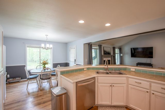 5122 S Freya St, Spokane, WA 99223
