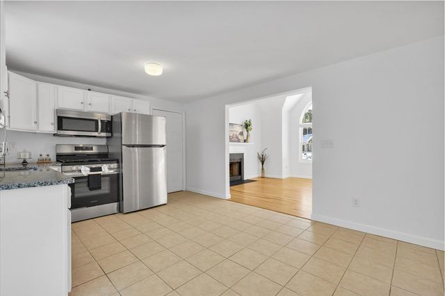 10 Butler Ln, Mashpee, MA 02649