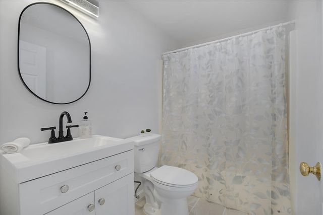 10 Butler Ln, Mashpee, MA 02649