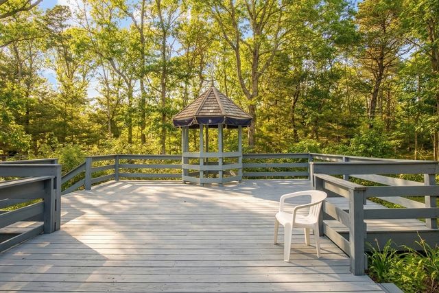 10 Butler Ln, Mashpee, MA 02649