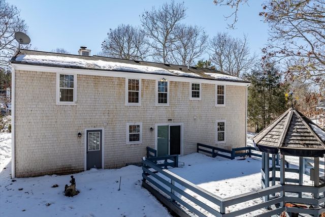 10 Butler Ln, Mashpee, MA 02649