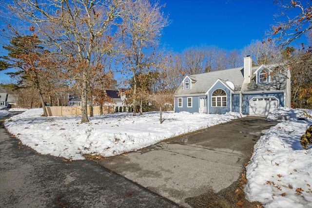 10 Butler Ln, Mashpee, MA 02649