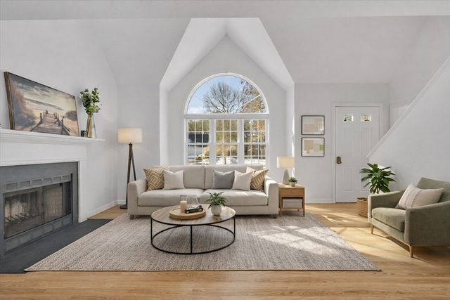 10 Butler Ln, Mashpee, MA 02649