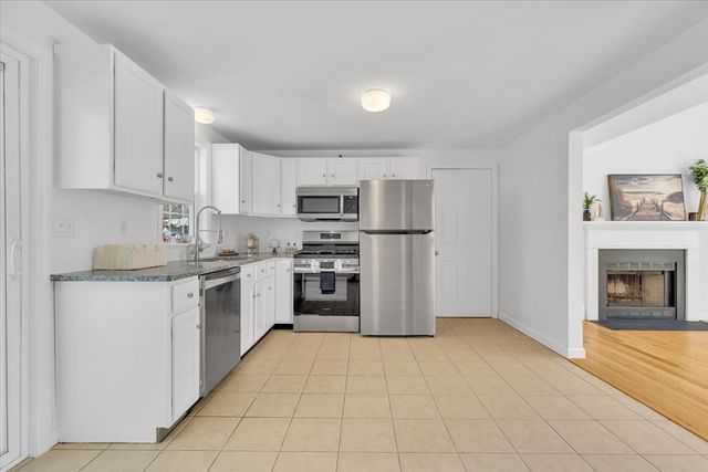 10 Butler Ln, Mashpee, MA 02649