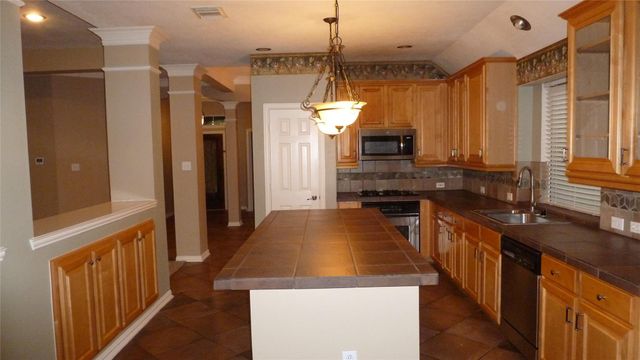 4823 Cypress Spring Drive, Missouri City, TX 77459