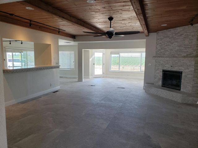 27122 Rd 56, Visalia, CA 93277