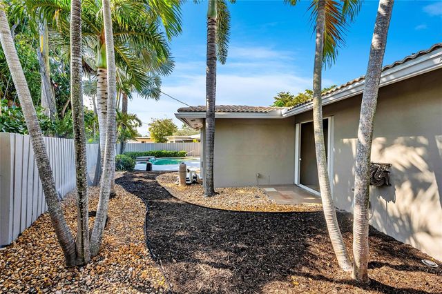 1760 NE 40th Court, Oakland Park, FL 33334