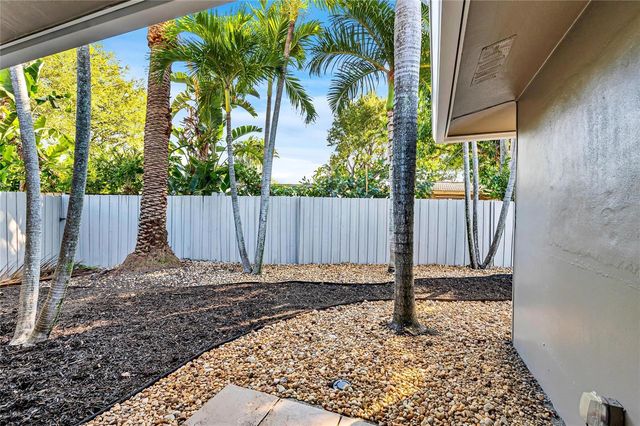 1760 NE 40th Court, Oakland Park, FL 33334