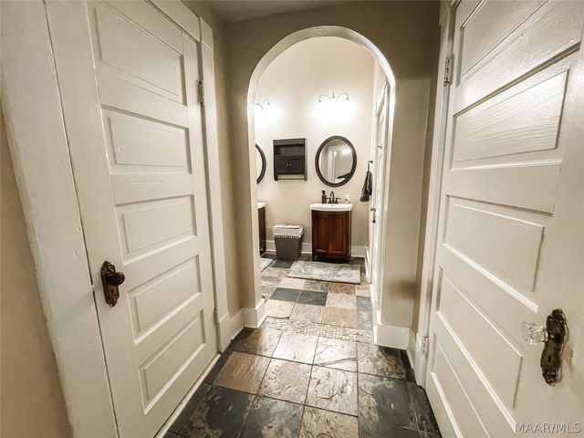 101 N CAPITOL Parkway, Montgomery, AL 36107