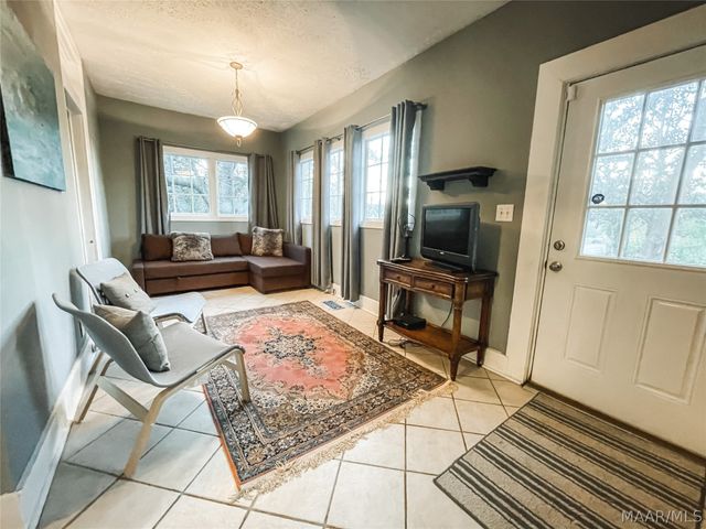 101 N CAPITOL Parkway, Montgomery, AL 36107