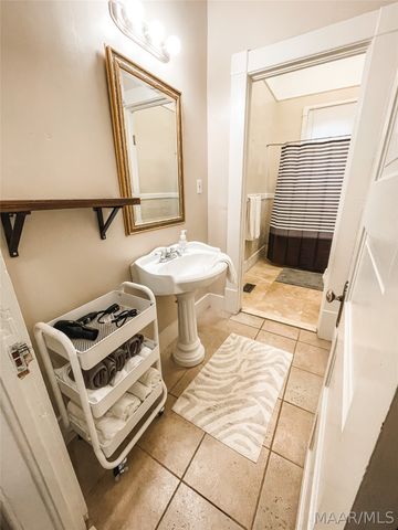 101 N CAPITOL Parkway, Montgomery, AL 36107