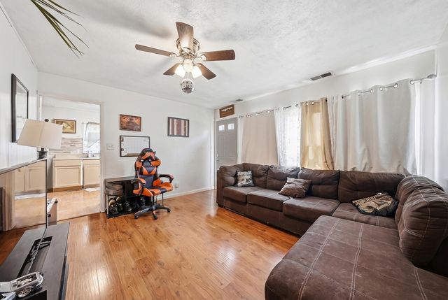 905 W 38th Avenue, Hobart, IN 46342