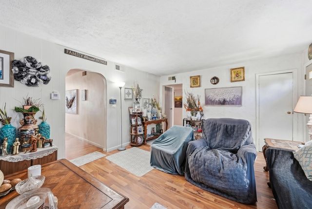 905 W 38th Avenue, Hobart, IN 46342
