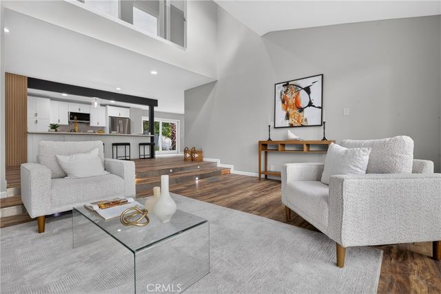 21530 Yucatan Avenue, Woodland Hills, CA 91364