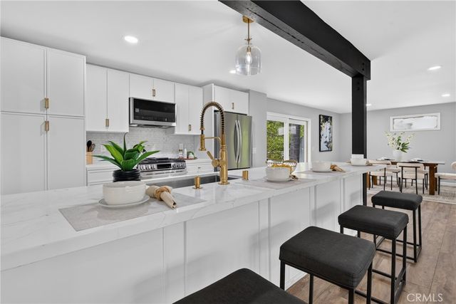 21530 Yucatan Avenue, Woodland Hills, CA 91364