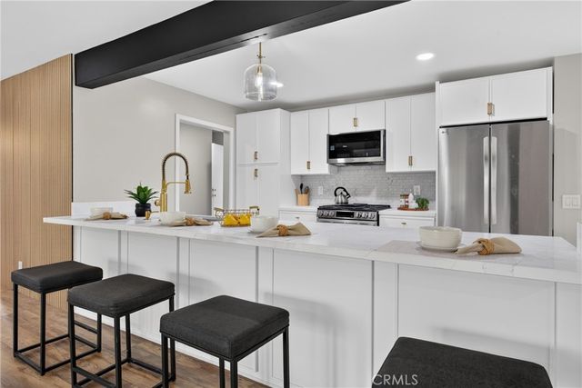 21530 Yucatan Avenue, Woodland Hills, CA 91364