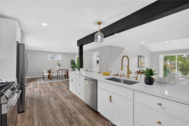 21530 Yucatan Avenue, Woodland Hills, CA 91364