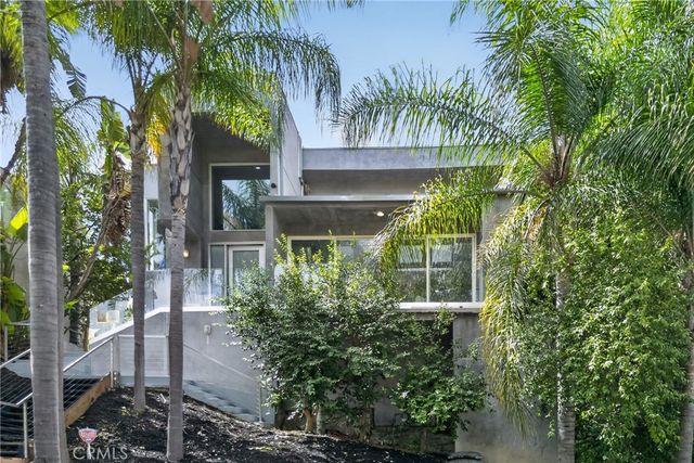 21530 Yucatan Avenue, Woodland Hills, CA 91364