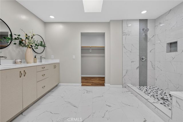 21530 Yucatan Avenue, Woodland Hills, CA 91364