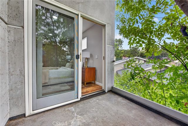 21530 Yucatan Avenue, Woodland Hills, CA 91364
