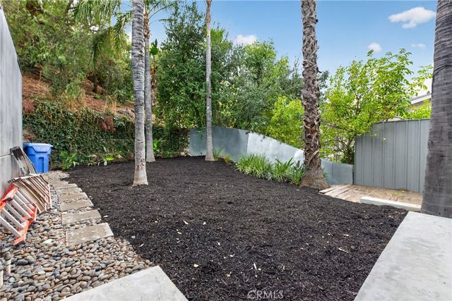 21530 Yucatan Avenue, Woodland Hills, CA 91364