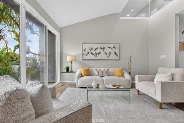 21530 Yucatan Avenue, Woodland Hills, CA 91364