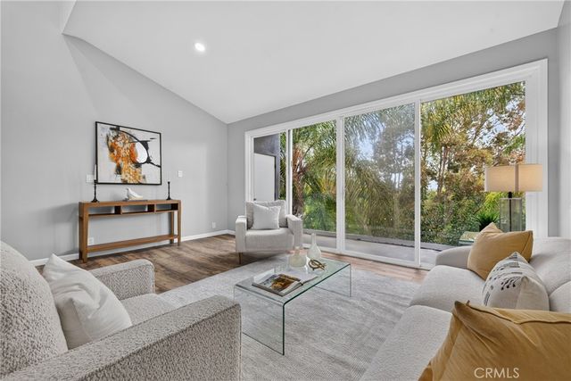 21530 Yucatan Avenue, Woodland Hills, CA 91364