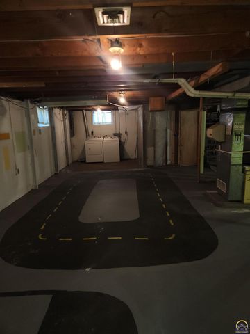 723 SW Cambridge AVE, Topeka, KS 66606