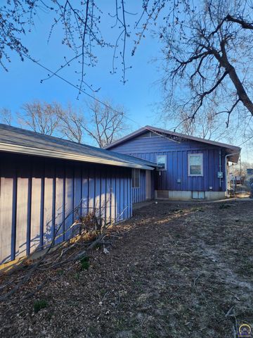 723 SW Cambridge AVE, Topeka, KS 66606