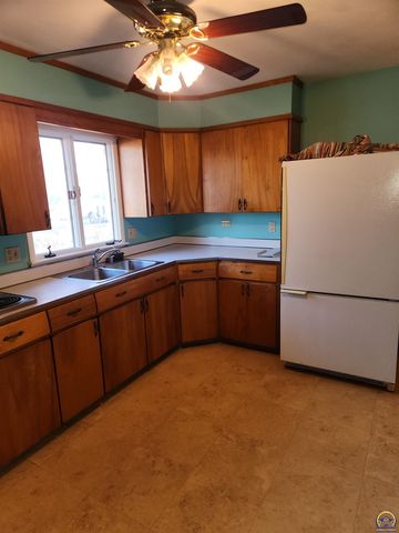 723 SW Cambridge AVE, Topeka, KS 66606