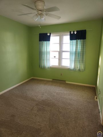 723 SW Cambridge AVE, Topeka, KS 66606