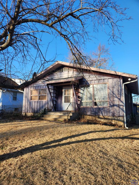 723 SW Cambridge AVE, Topeka, KS 66606