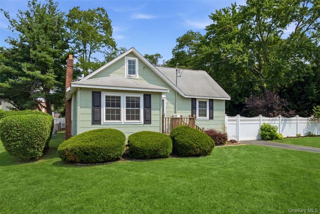 131 Terrace Avenue, West Babylon, NY 11704